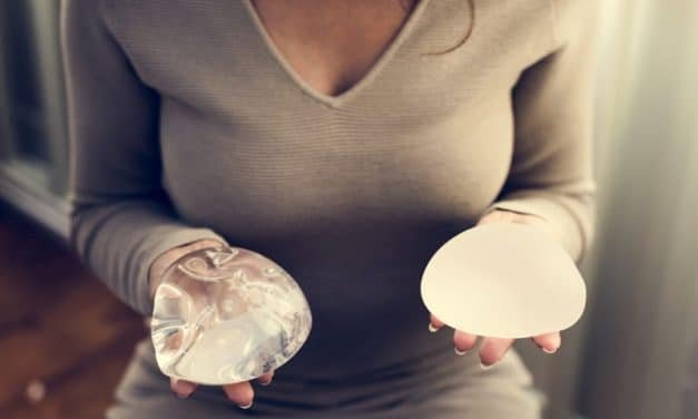 NO hagas Ejercicios de Pecho con implantes Mamarios