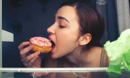 Comer tarde por la noche engorda
