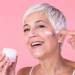 Los mitos y verdades sobre el uso de cremas antiarrugas: ¿realmente funcionan?