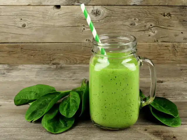 Desintoxica tu cuerpo con estos smoothies verdes deliciosos